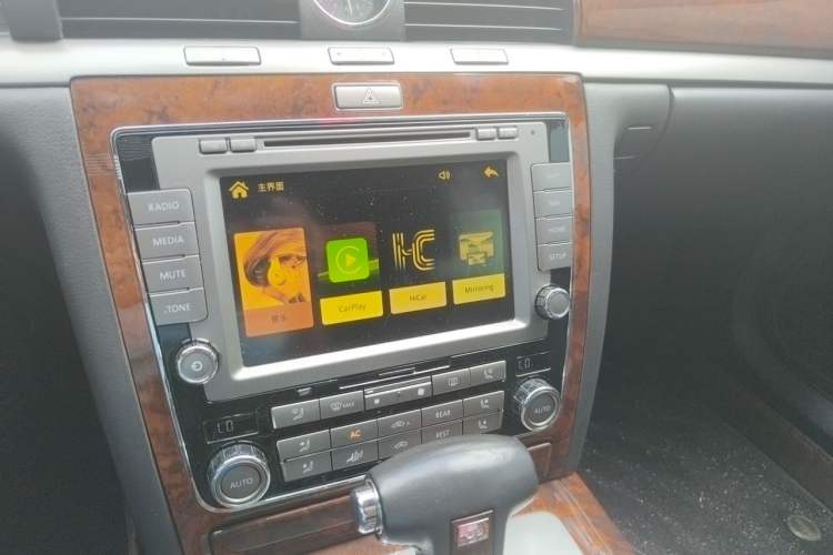 Used Volkswagen Phaeton 2012 3.6L Deluxe Custom Edition Audio And AC Panel