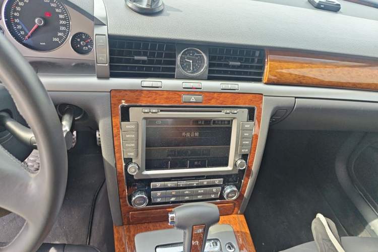 Used Volkswagen Phaeton 2012 3.0L Business Edition Audio And AC Panel