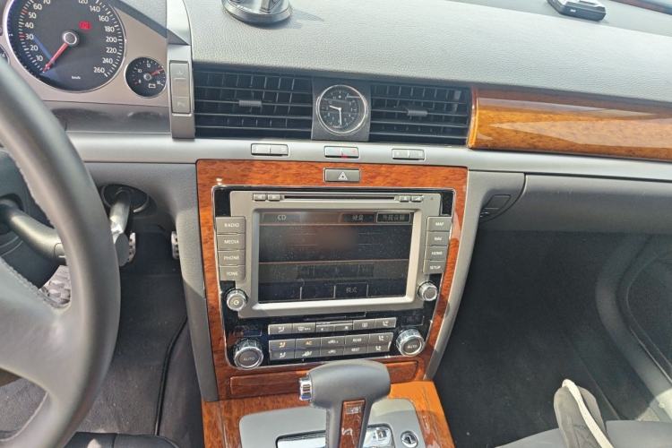 Used Volkswagen Phaeton 2012 3.0L Business Edition Audio And AC Panel