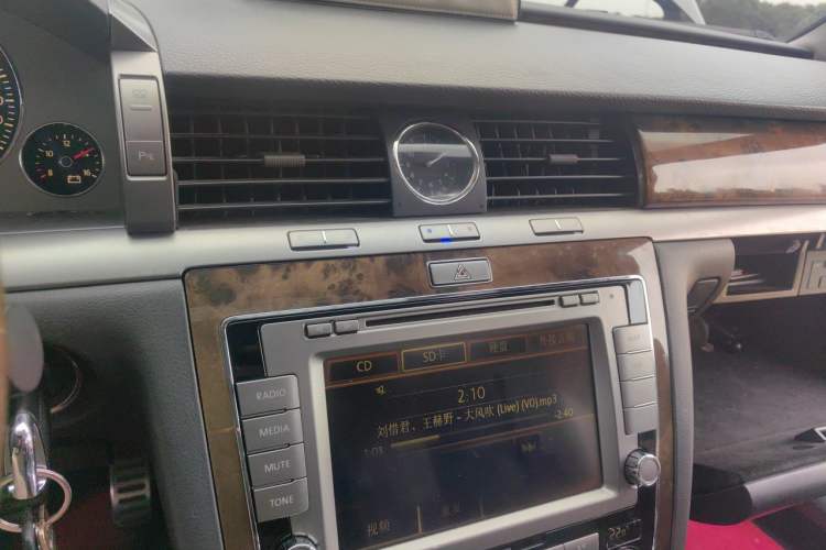 Used Volkswagen Phaeton 2012 3.6L Deluxe Custom Edition Audio And AC Panel