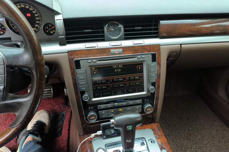 Used Volkswagen Phaeton 2012 3.0TDI Executive Version Audio And AC Panel