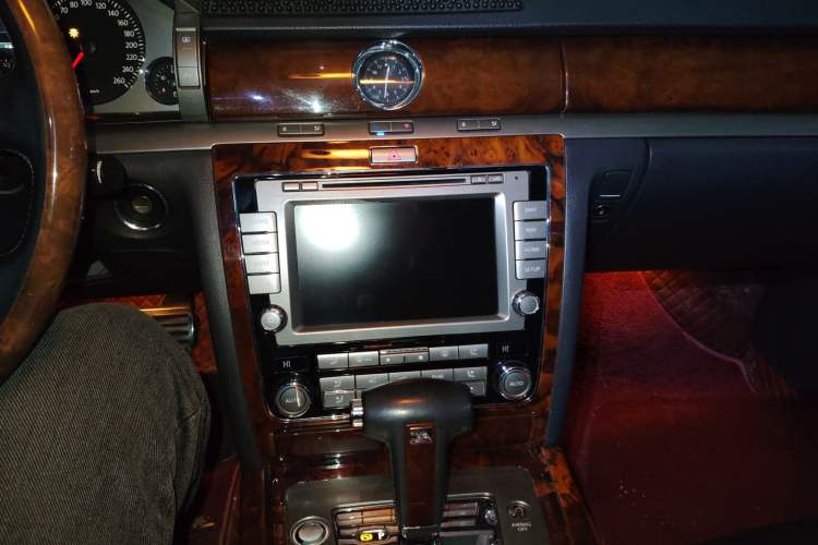 Used Volkswagen Phaeton 2012 3.0L Executive Version Audio And AC Panel