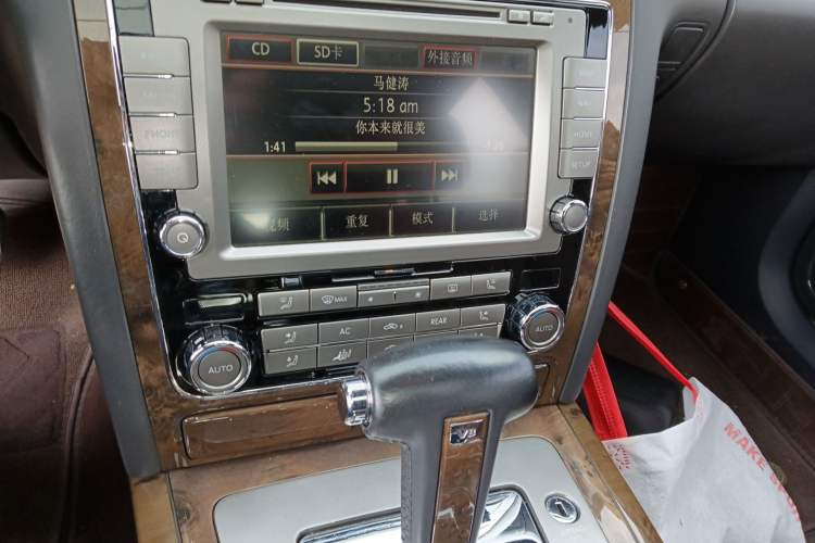 Used Volkswagen Phaeton 2012 4.2L Luxury Custom Edition Audio And AC Panel