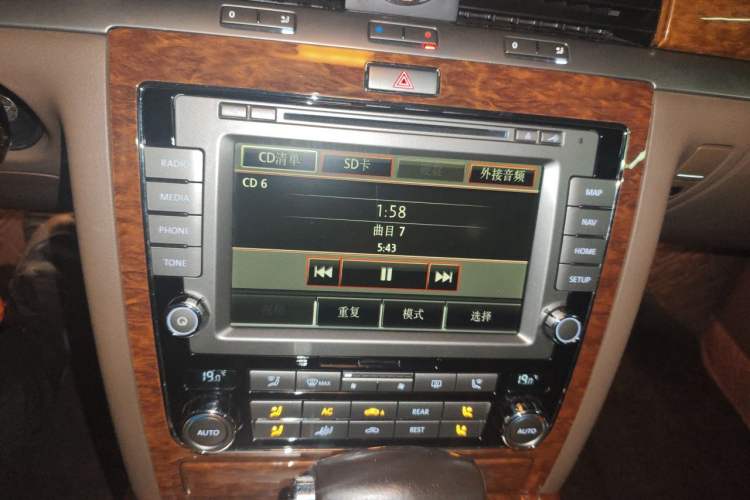 Used Volkswagen Phaeton 2012 3.0L Business Edition Audio And AC Panel