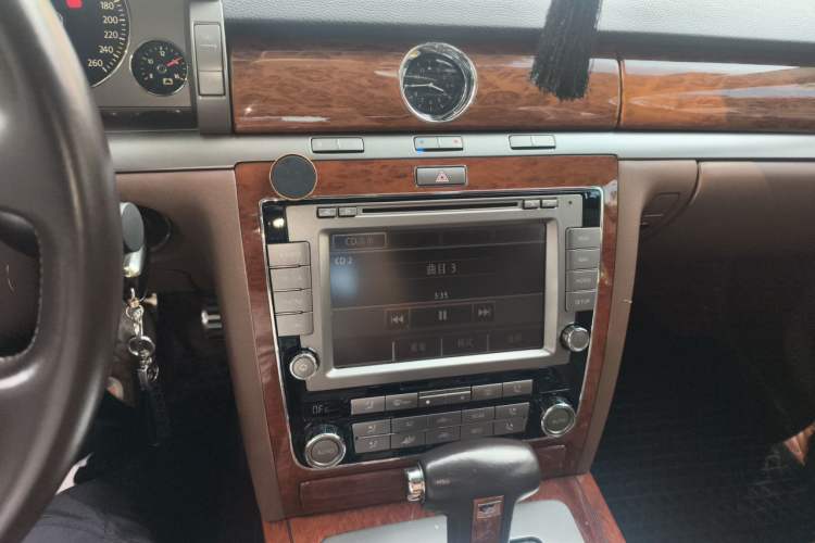 Used Volkswagen Phaeton 2012 3.0L Business Edition Audio And AC Panel