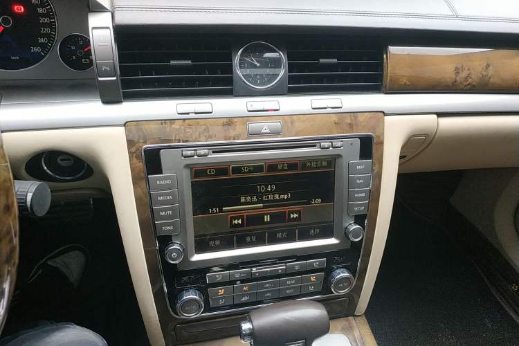 Used Volkswagen Phaeton 2012 3.6L Deluxe Custom Edition Audio And AC Panel