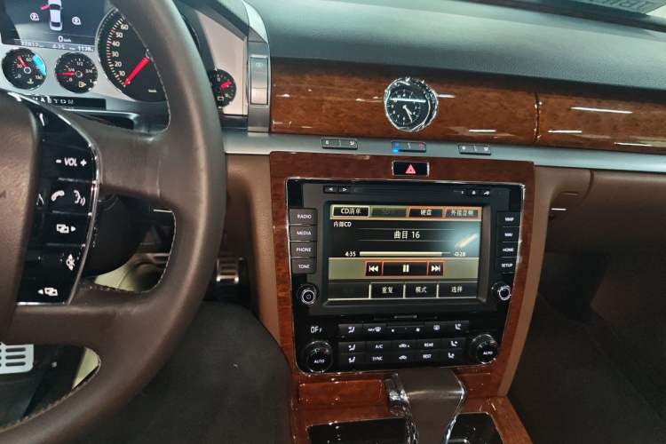 Used Volkswagen Phaeton 2012 3.0L Business Edition Audio And AC Panel