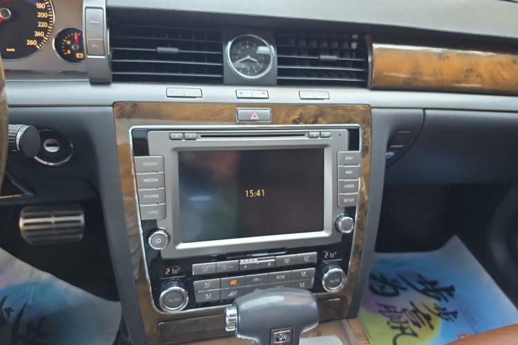 Used Volkswagen Phaeton 2012 3.0L Elite Custom Edition Audio And AC Panel