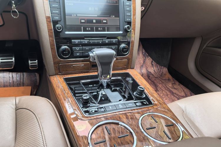 Used Volkswagen Phaeton 2012 3.0L Business Edition Audio And AC Panel