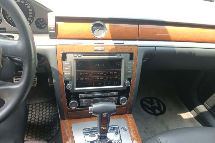 Used Volkswagen Phaeton 2012 3.0L Business Edition Audio And AC Panel