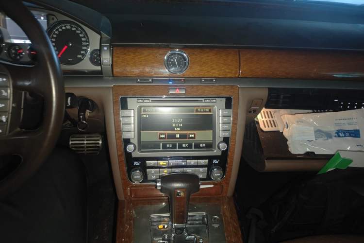 Used Volkswagen Phaeton 2012 3.0L Business Edition Audio And AC Panel