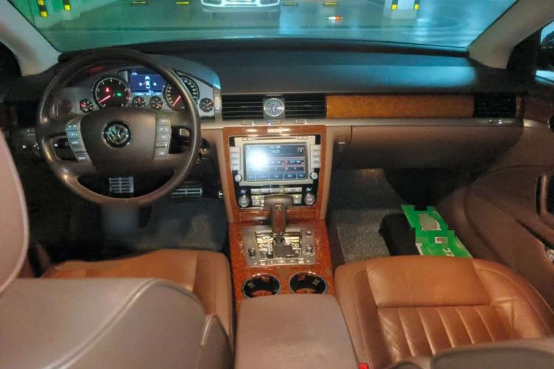 Used Volkswagen Phaeton 2012 3.0L Business Edition Center Console