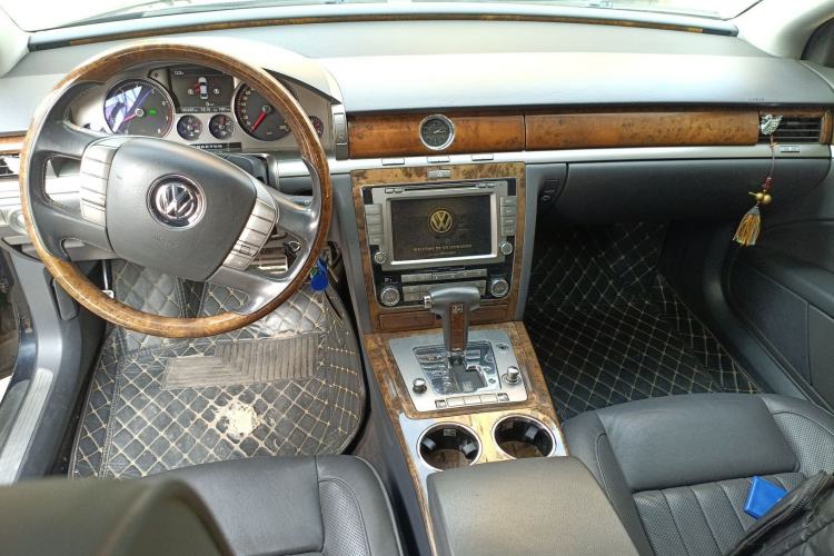 Used Volkswagen Phaeton 2012 3.6L Deluxe Custom Edition Center Console