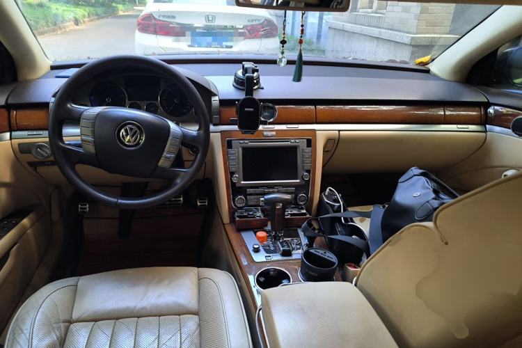 Used Volkswagen Phaeton 2012 3.0L Business Edition Center Console