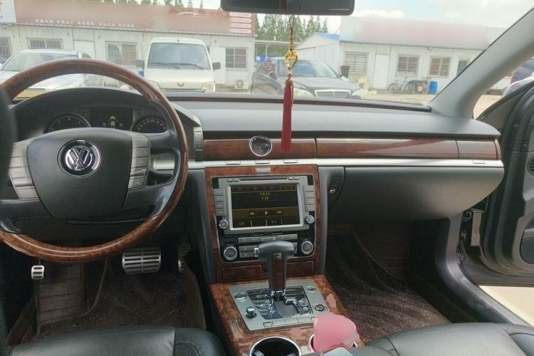 Used Volkswagen Phaeton 2012 3.6L Deluxe Custom Edition Center Console