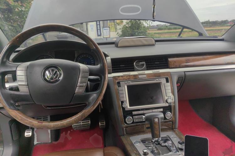 Used Volkswagen Phaeton 2012 3.6L Deluxe Custom Edition Center Console