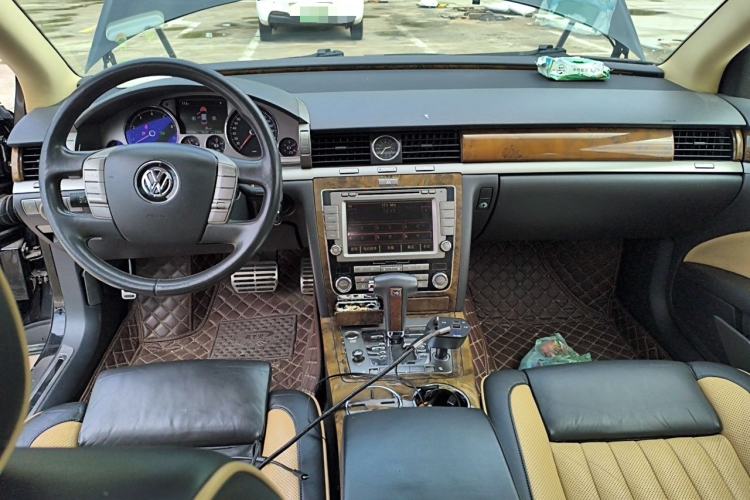 Used Volkswagen Phaeton 2012 3.0L Elite Custom Edition Center Console