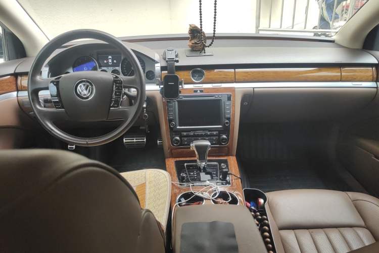 Used Volkswagen Phaeton 2012 3.0L Business Edition Center Console