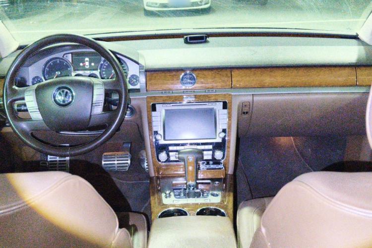 Used Volkswagen Phaeton 2012 3.0L Business Edition Center Console