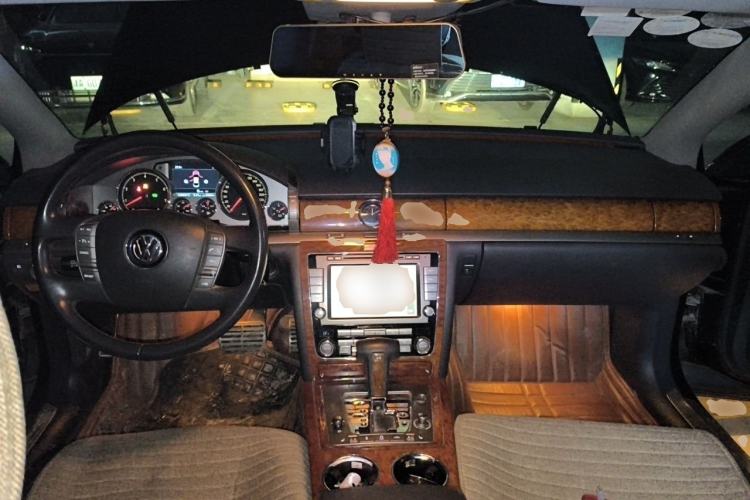 Used Volkswagen Phaeton 2012 3.0L Business Edition Center Console