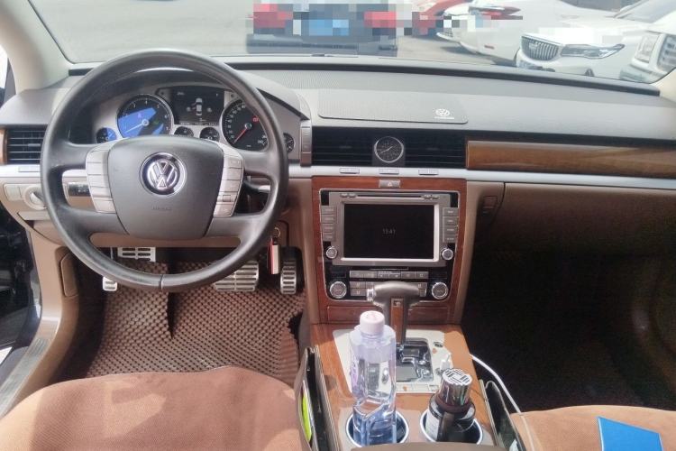 Used Volkswagen Phaeton 2012 3.0L Business Edition Center Console