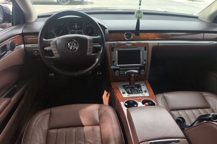 Used Volkswagen Phaeton 2012 3.0L Business Edition Center Console
