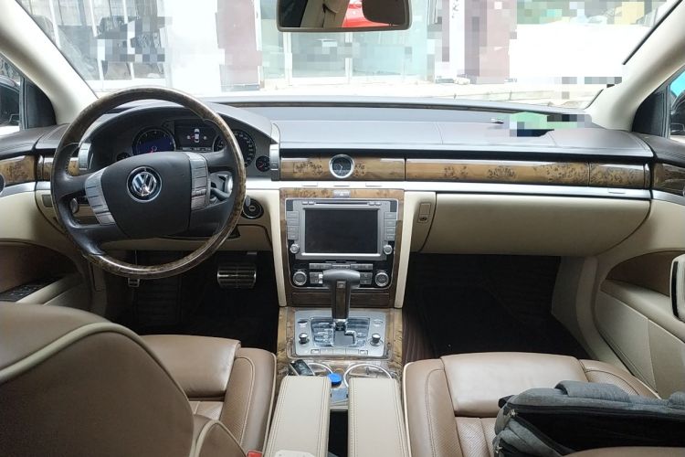 Used Volkswagen Phaeton 2012 3.6L Deluxe Custom Edition Center Console
