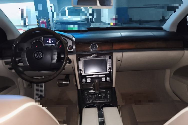Used Volkswagen Phaeton 2012 3.6L Deluxe Custom Edition Center Console