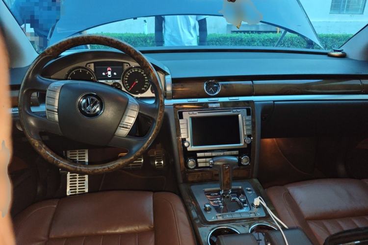 Used Volkswagen Phaeton 2012 3.0L Business Edition Center Console