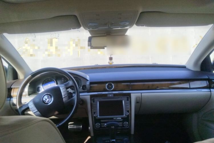 Used Volkswagen Phaeton 2012 3.0L Business Edition Center Console