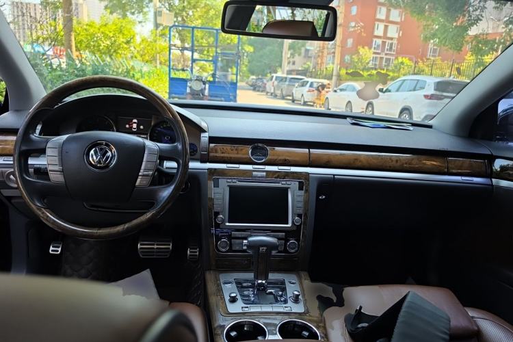 Used Volkswagen Phaeton 2012 3.0L Elite Custom Edition Center Console