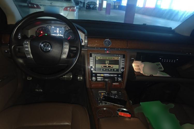Used Volkswagen Phaeton 2012 3.0L Business Edition Center Console