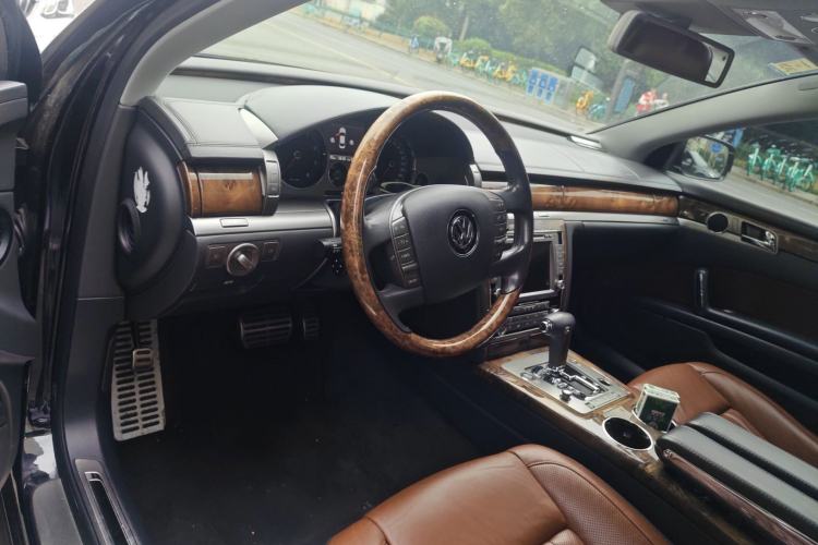 Used Volkswagen Phaeton 2012 3.6L Deluxe Custom Edition Center Console