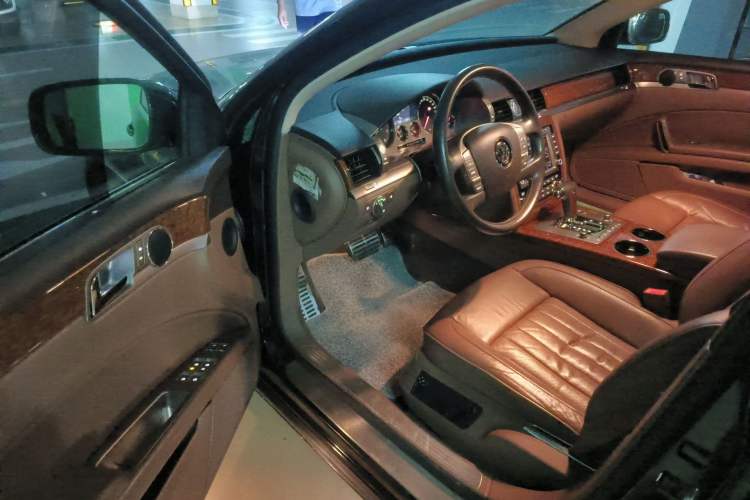 Used Volkswagen Phaeton 2012 3.0L Business Edition Driver Seat
