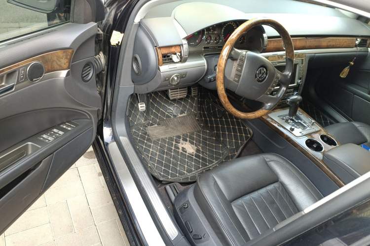 Used Volkswagen Phaeton 2012 3.6L Deluxe Custom Edition Driver Seat