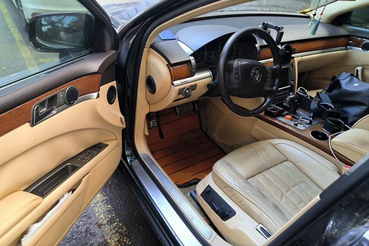 Used Volkswagen Phaeton 2012 3.0L Business Edition Driver Seat