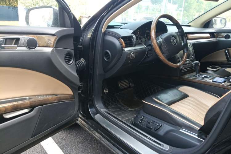 Used Volkswagen Phaeton 2012 4.2L Luxury Custom Edition Driver Seat