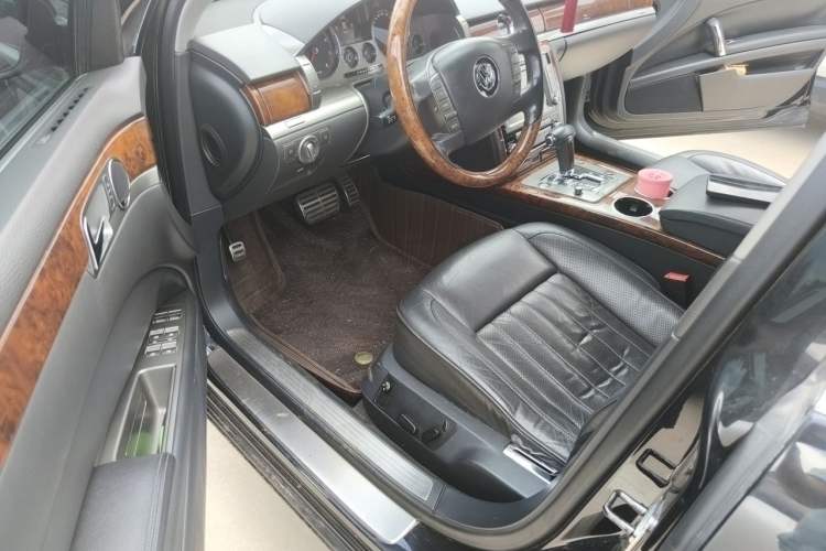Used Volkswagen Phaeton 2012 3.6L Deluxe Custom Edition Driver Seat