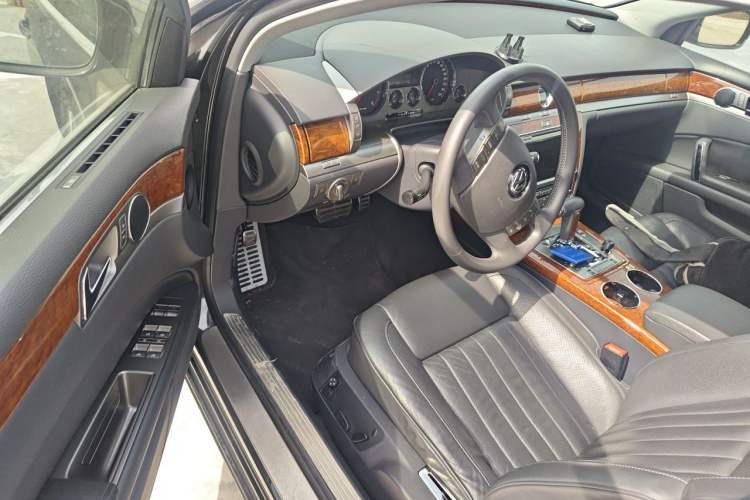 Used Volkswagen Phaeton 2012 3.0L Business Edition Driver Seat