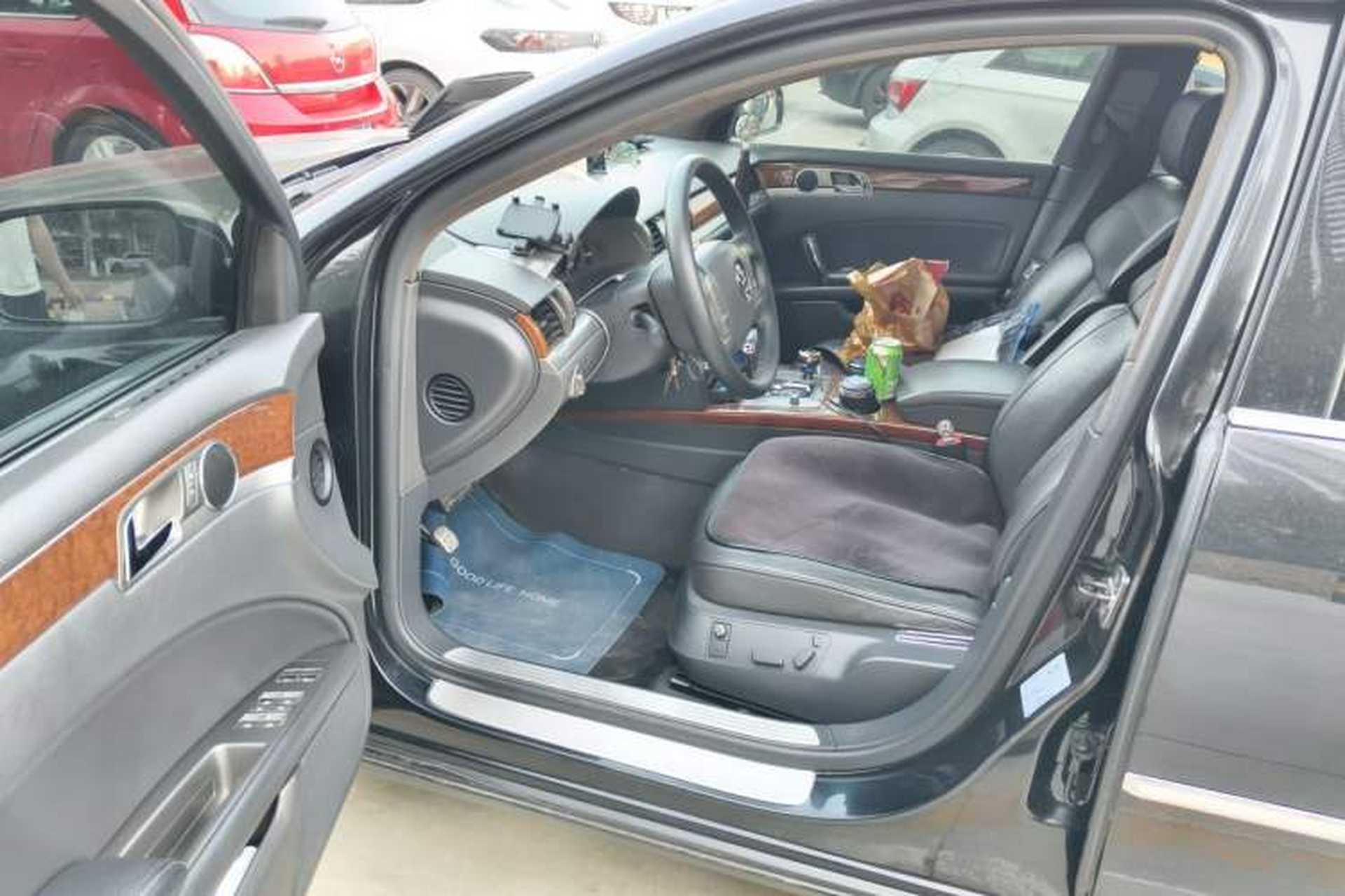 Used Volkswagen Phaeton 2012 3.0L Business Edition Driver Seat