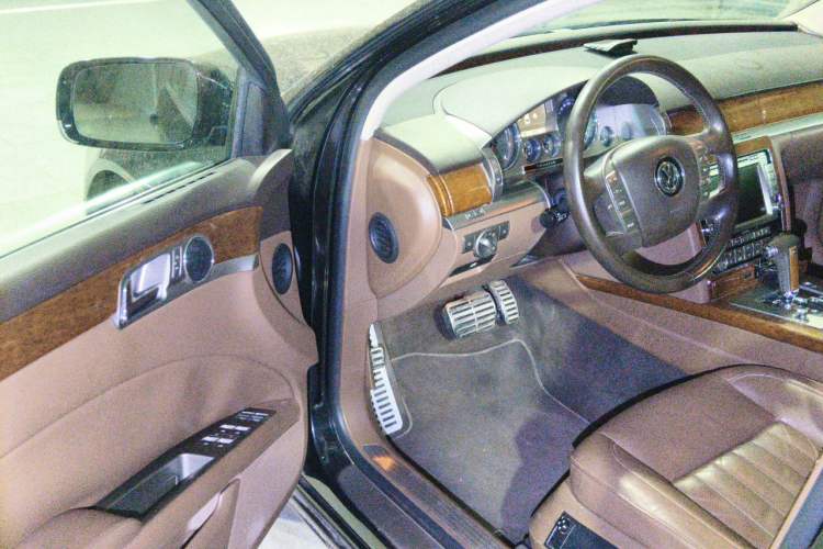 Used Volkswagen Phaeton 2012 3.0L Business Edition Driver Seat