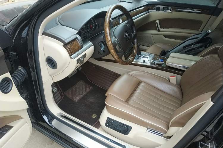 Used Volkswagen Phaeton 2012 3.6L Deluxe Custom Edition Driver Seat