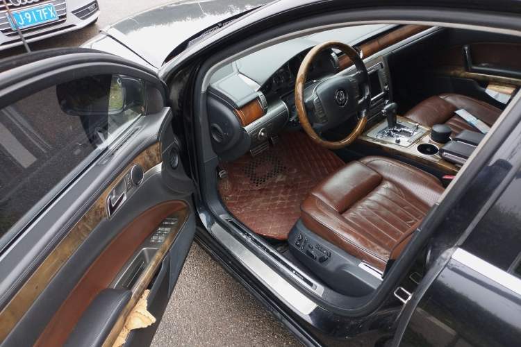 Used Volkswagen Phaeton 2012 4.2L Luxury Custom Edition Driver Seat