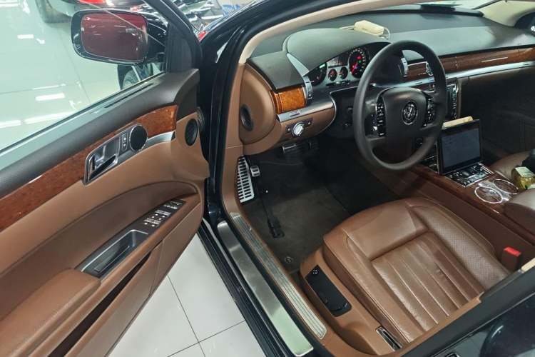 Used Volkswagen Phaeton 2012 3.0L Business Edition Driver Seat