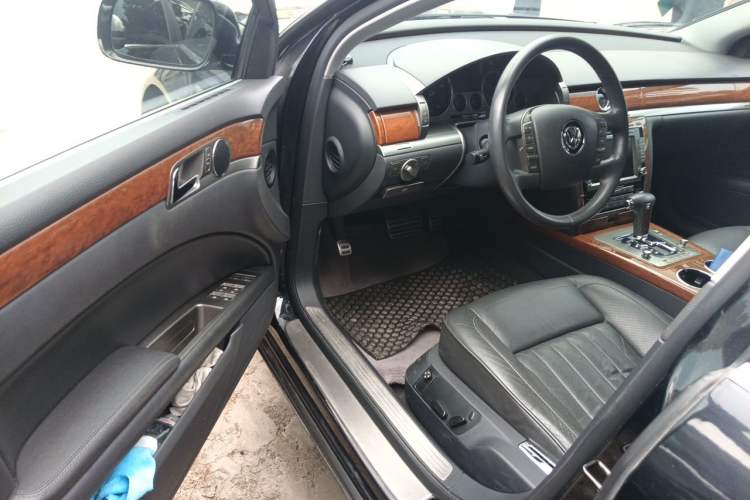 Used Volkswagen Phaeton 2012 3.0L Business Edition Driver Seat