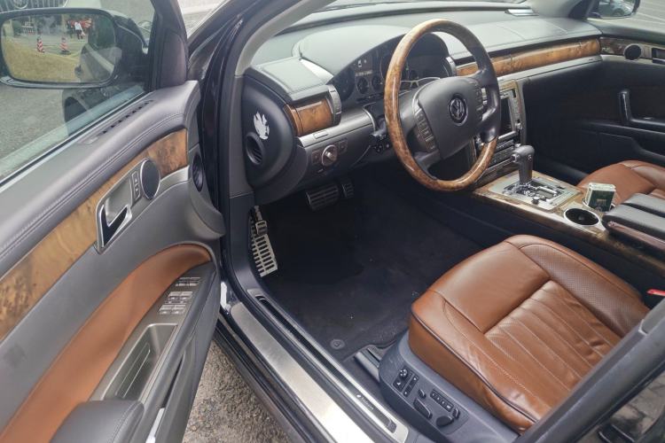Used Volkswagen Phaeton 2012 3.6L Deluxe Custom Edition Driver Seat