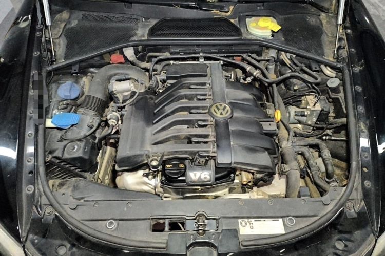 Used Volkswagen Phaeton 2012 3.6L Deluxe Custom Edition Engine Bay