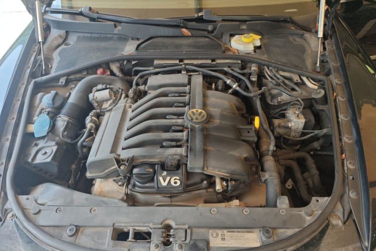 Used Volkswagen Phaeton 2012 3.0L Executive Version Engine Bay