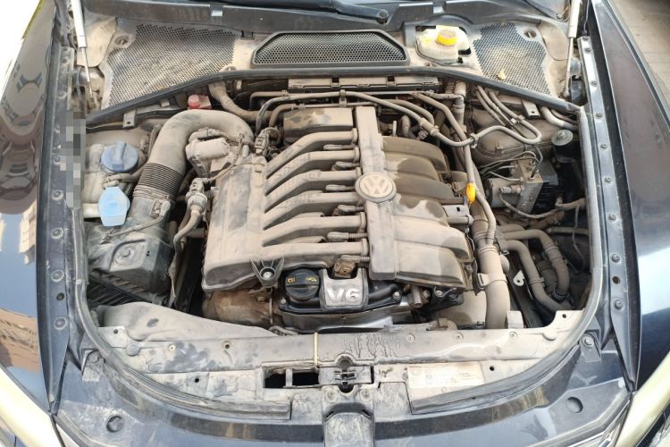 Used Volkswagen Phaeton 2012 3.6L Deluxe Custom Edition Engine Bay