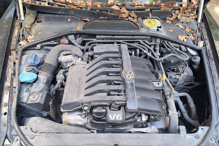 Used Volkswagen Phaeton 2012 3.0L Business Edition Engine Bay